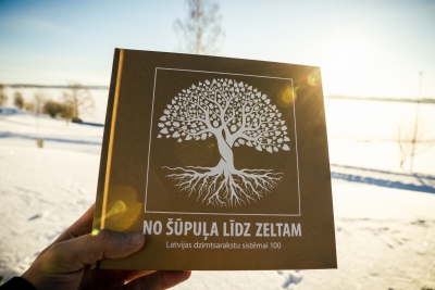 grāmata “No šūpuļa līdz zeltam” 